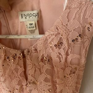 ENFOCUS STUDIO 
 Pink Sparkle Lace Dress. SIZE 10